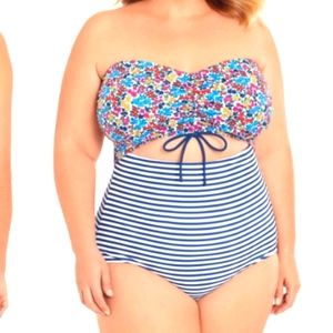 Brand New With Tags 2X 20w/22w Bandeau Swimsuit w/ removable straps. Time Tru